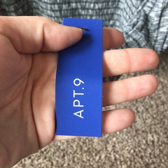 NWT - Apt. 9 top - Picture 4 of 6